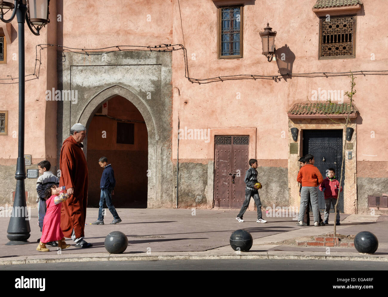 Tipici edifici di Marrakech vicino alla Moschea Kasbah, Marrakech, Marocco Foto Stock