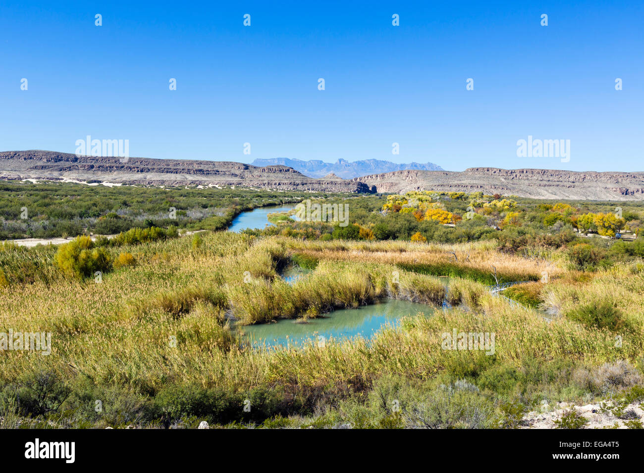 Il sentiero natura a Rio Grande borgo affacciato sul fiume Rio Grande e il confine messicano, il Parco nazionale di Big Bend, Texas, Stati Uniti d'America Foto Stock