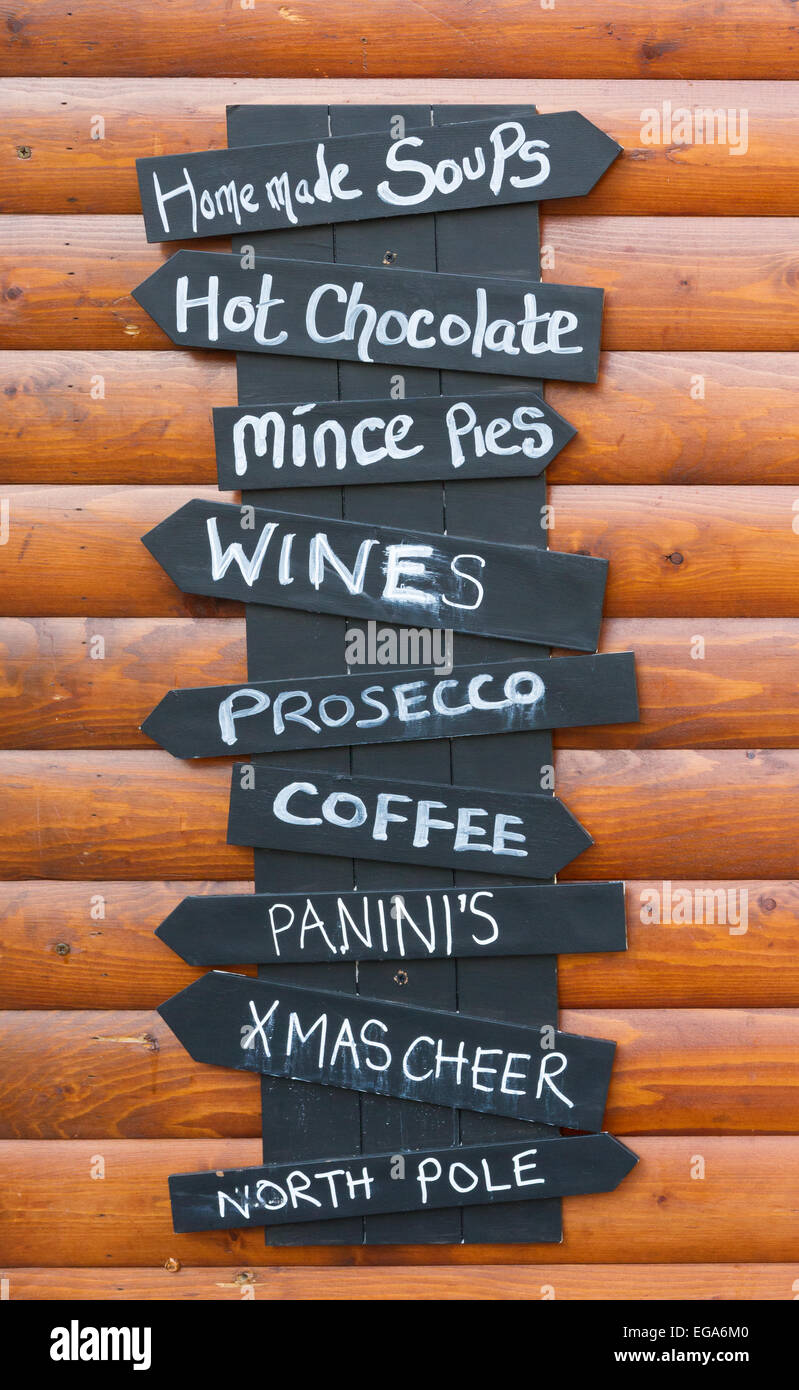 Scheda di menu al di fuori di uno stallo su Manchester Mercatini di Natale Foto Stock