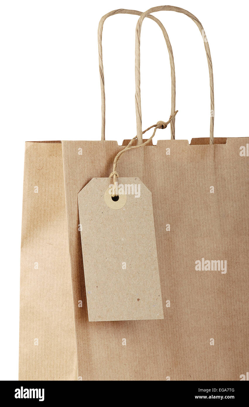 Shopping bag con tag isolati su sfondo bianco. Close-up. Foto Stock