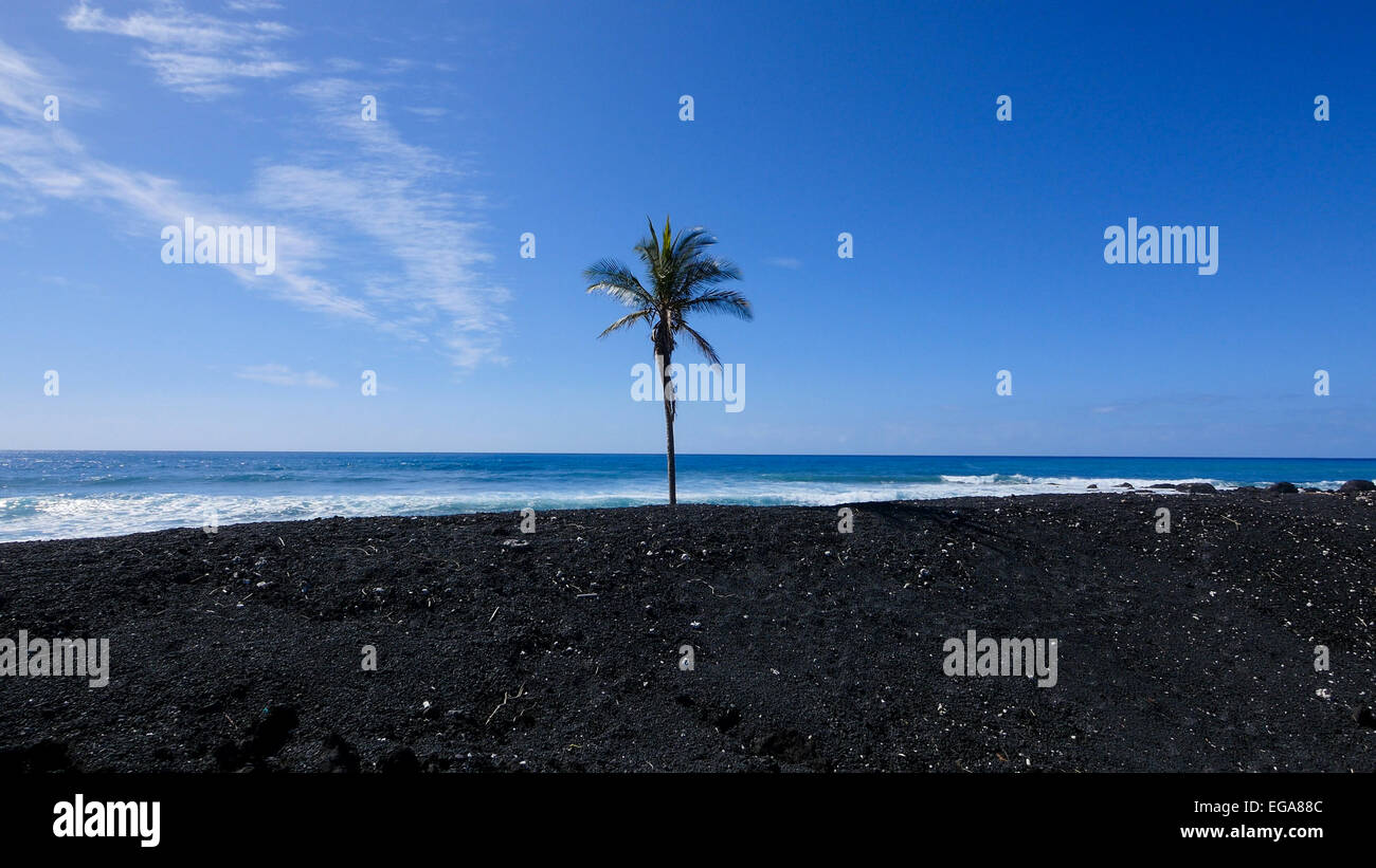 Keawaiki Bay, la spiaggia di sabbia nera, Kohala Coast, isola di Hawaii Foto Stock