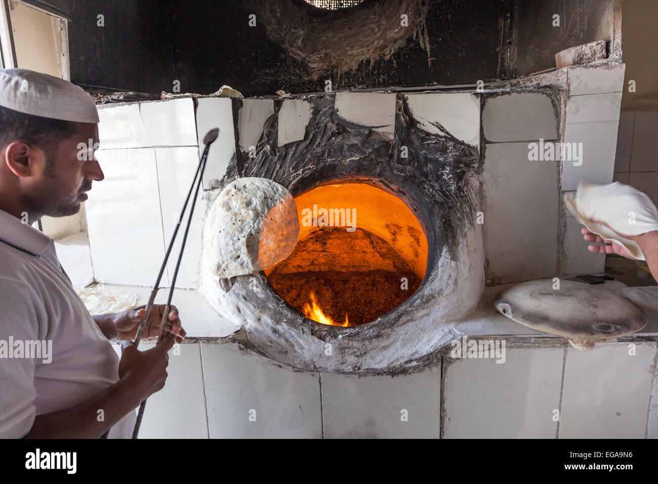 Tradizionale arabo bakery shop in Ajman Foto Stock