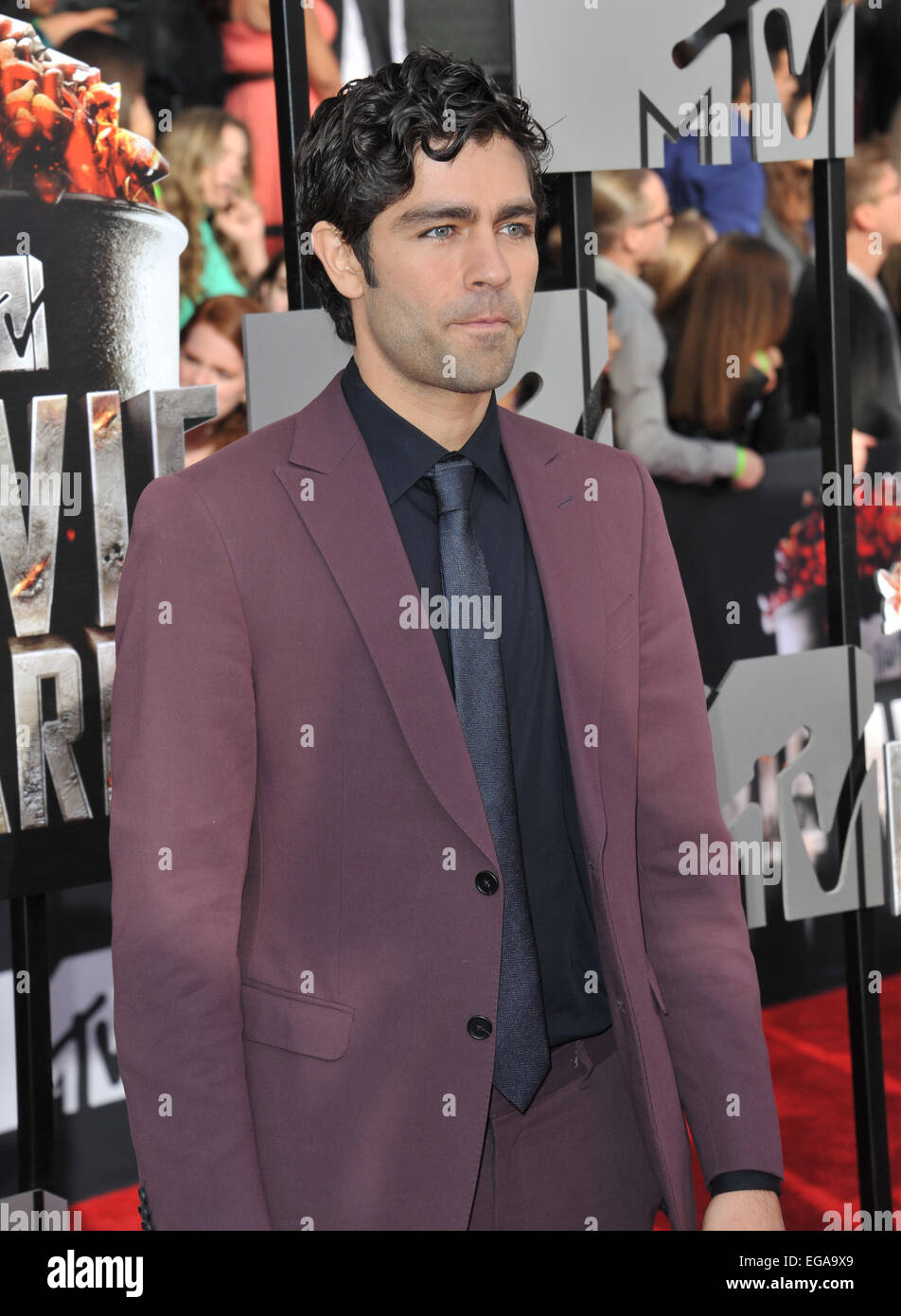 LOS ANGELES, CA - 13 Aprile 2014: Adrian Grenier al 2014 MTV Movie Awards presso il Nokia Theatre LA LIVE. Foto Stock