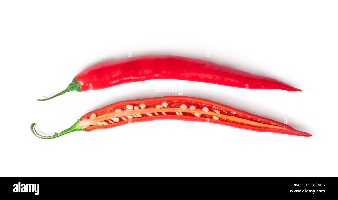 Due metà invertito di peperoncino rosso isolato su sfondo bianco Foto Stock
