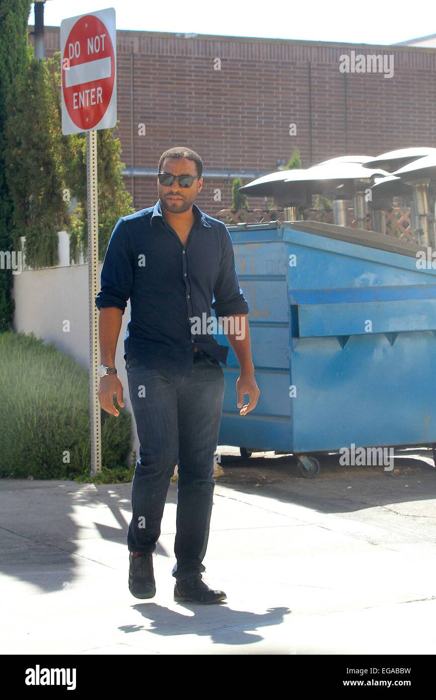 Chiwetel Ejiofor fuori e circa in Beverly Hills offre: Chiwetel Ejiofor dove: Beverly Hills, in California, negli Stati Uniti quando: 18 Ago 2014 Foto Stock