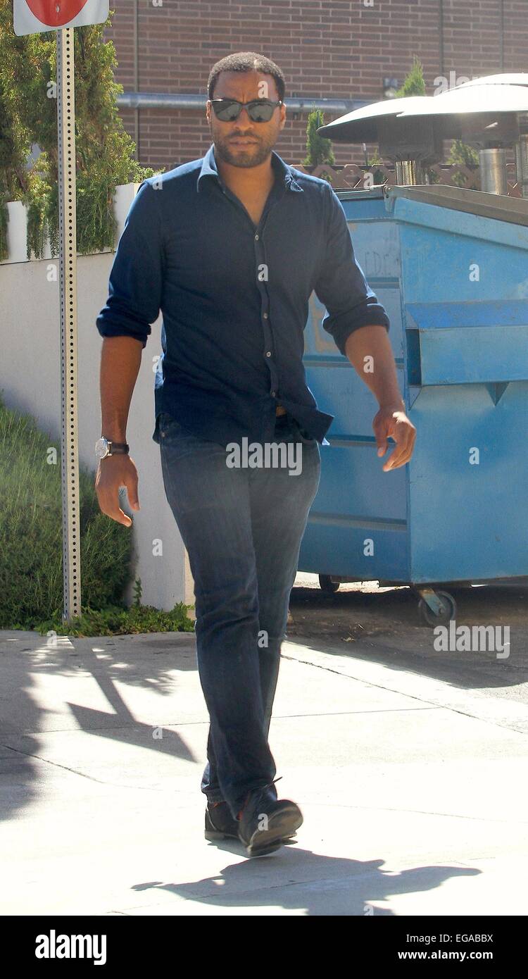 Chiwetel Ejiofor fuori e circa in Beverly Hills offre: Chiwetel Ejiofor dove: Beverly Hills, in California, negli Stati Uniti quando: 18 Ago 2014 Foto Stock