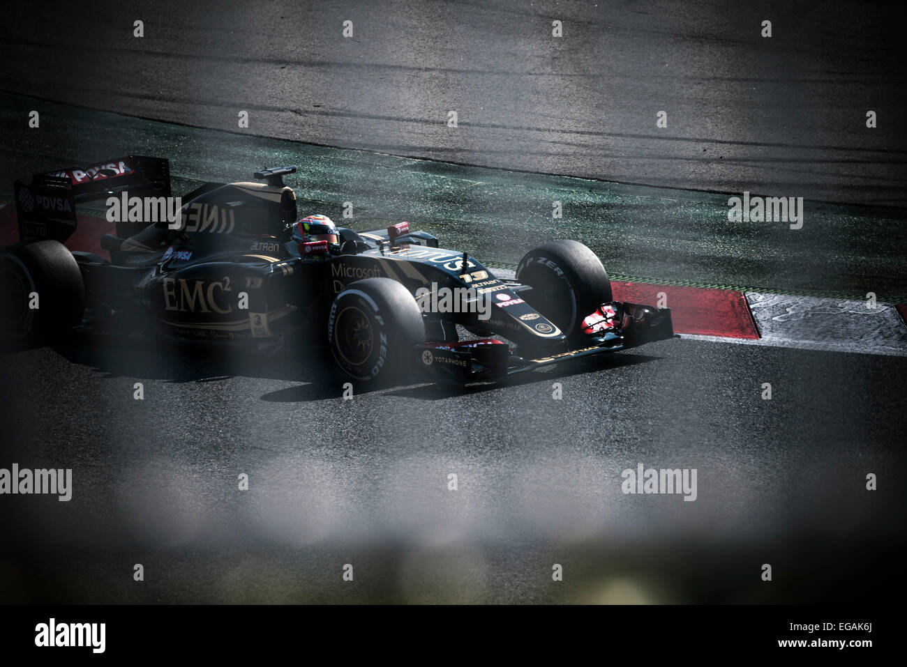 Barcellona, Spagna. Il 19 febbraio, 2015. PASTOR MALDONADO (VEN) aziona una Lotus durante il giorno 01 di Formula Uno test pre-stagione sul Circuito de Catalunya di Barcellona Foto Stock