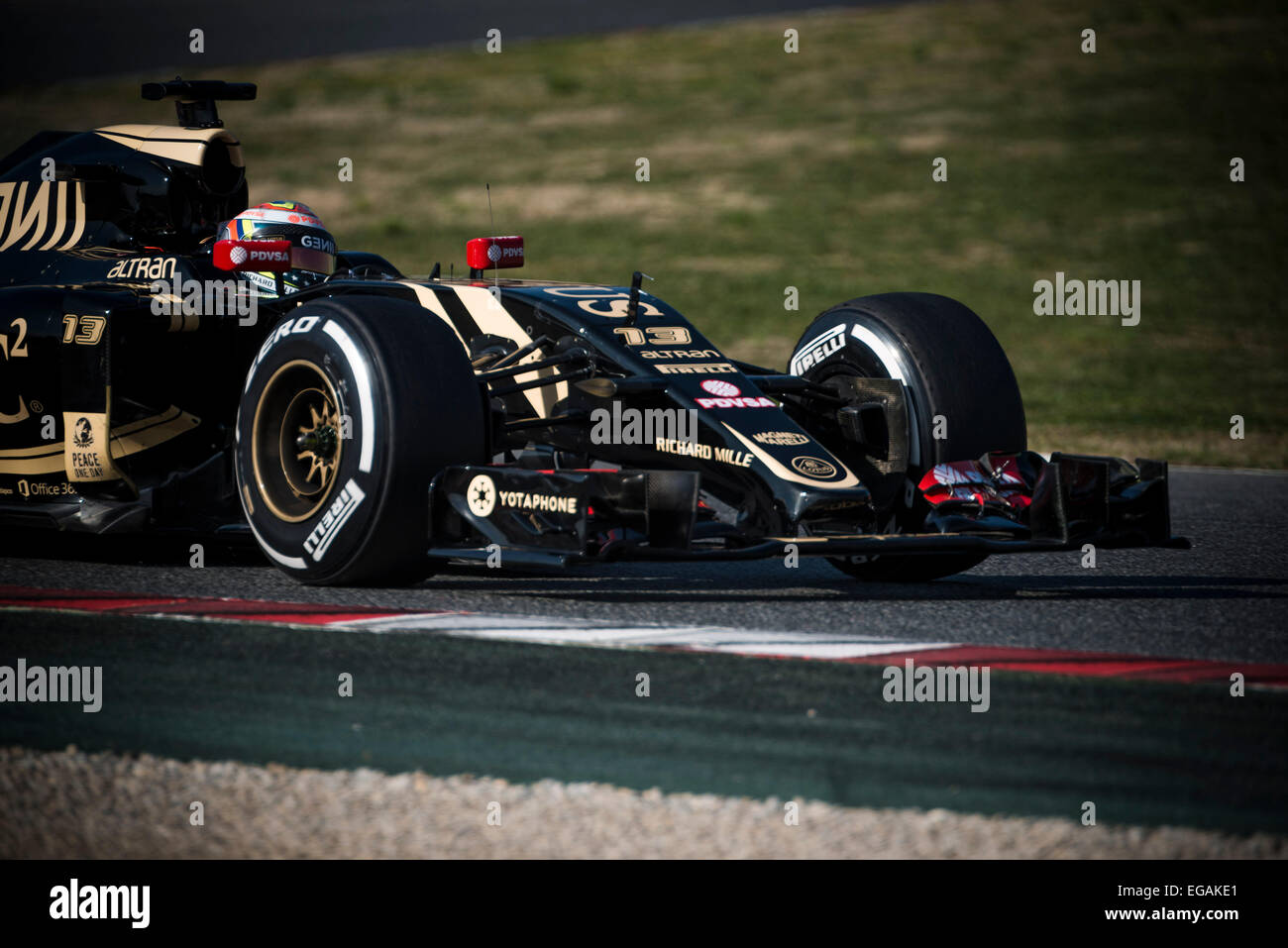 Barcellona, Spagna. Il 19 febbraio, 2015. PASTOR MALDONADO (VEN) aziona una Lotus durante il giorno 01 di Formula Uno test pre-stagione sul Circuito de Catalunya di Barcellona Foto Stock
