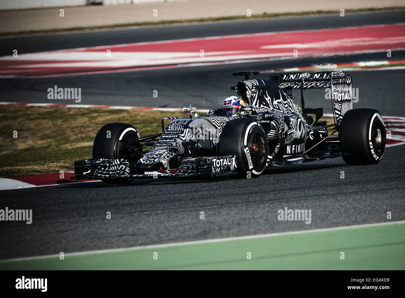 Barcellona, Spagna. Il 19 febbraio, 2015. DANIEL RICCIARDO (AUS) aziona una Red Bull durante il giorno 01 di Formula Uno test pre-stagione sul Circuito de Catalunya di Barcellona Foto Stock