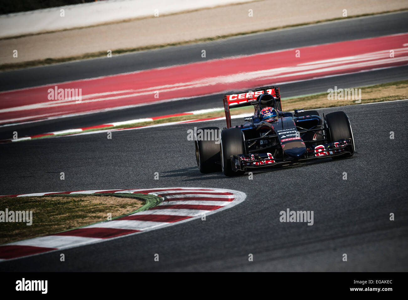 Barcellona, Spagna. Il 19 febbraio, 2015. MAX VERSTAPPEN (NLD) aziona un Toro Rosso durante il giorno 01 di Formula Uno test pre-stagione sul Circuito de Catalunya di Barcellona Foto Stock