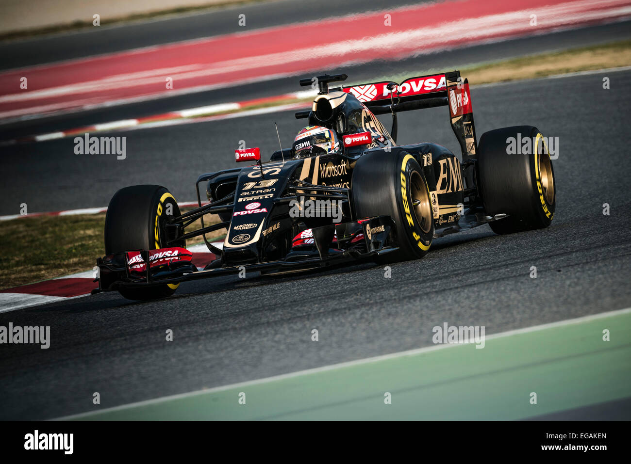 Barcellona, Spagna. Il 19 febbraio, 2015. PASTOR MALDONADO (VEN) aziona una Lotus durante il giorno 01 di Formula Uno test pre-stagione sul Circuito de Catalunya di Barcellona Foto Stock