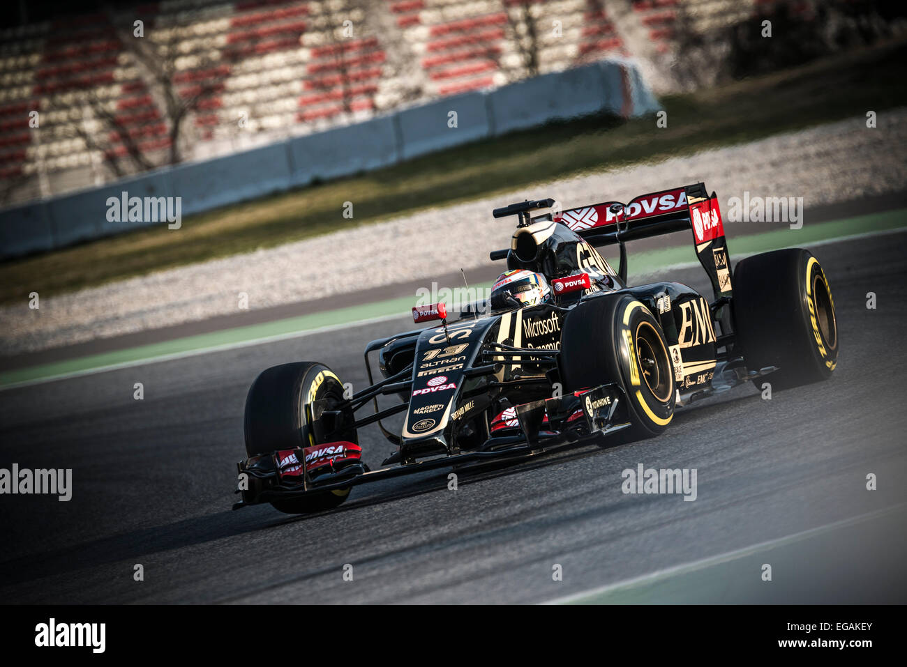 Barcellona, Spagna. Il 19 febbraio, 2015. PASTOR MALDONADO (VEN) aziona una Lotus durante il giorno 01 di Formula Uno test pre-stagione sul Circuito de Catalunya di Barcellona Foto Stock