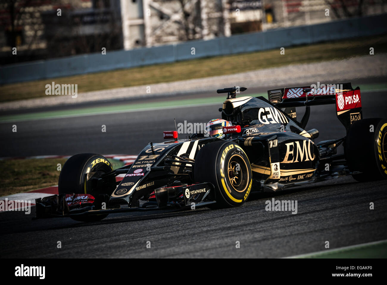 Barcellona, Spagna. Il 19 febbraio, 2015. PASTOR MALDONADO (VEN) aziona una Lotus durante il giorno 01 di Formula Uno test pre-stagione sul Circuito de Catalunya di Barcellona Foto Stock