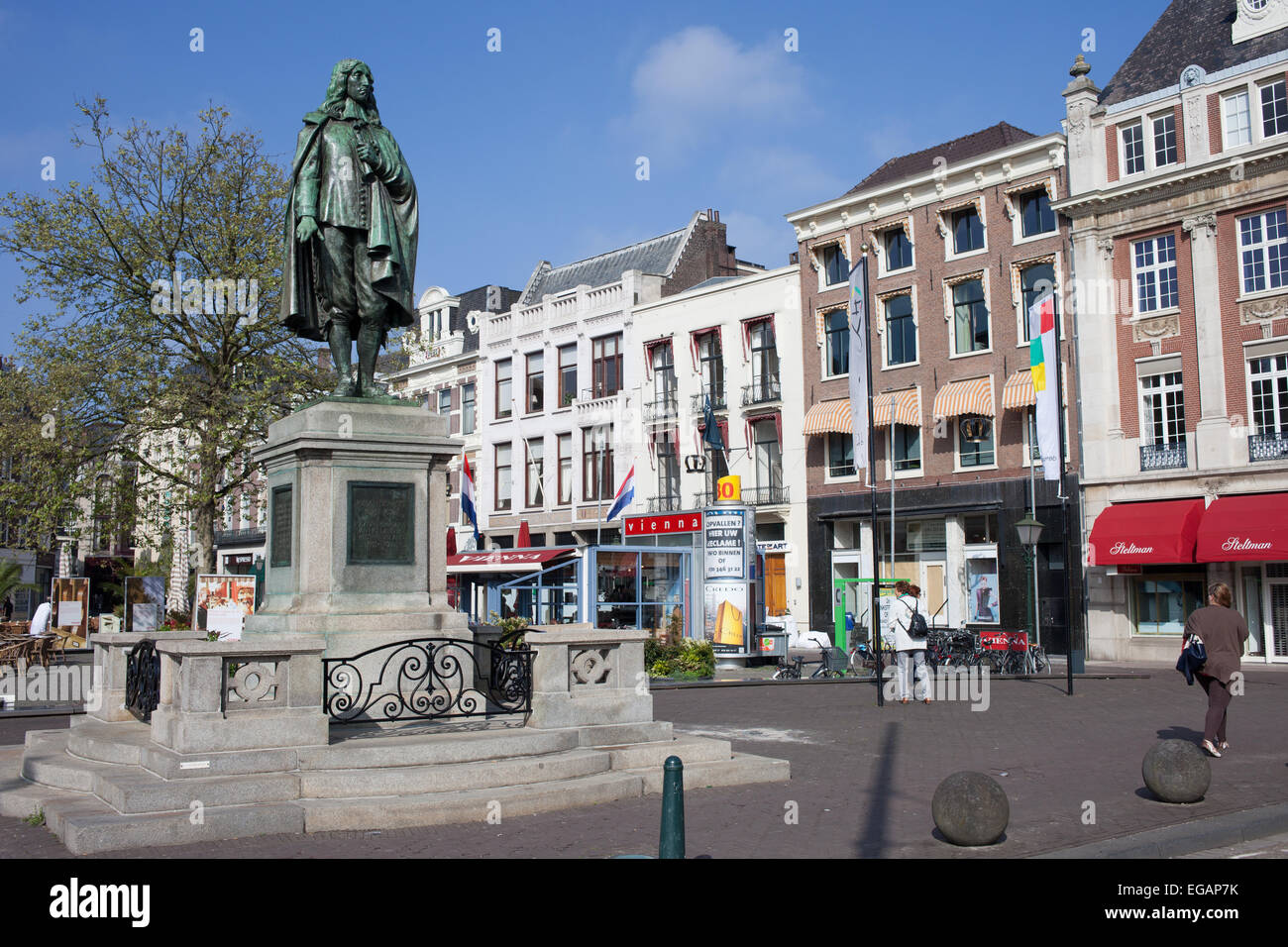 Statua di Johan de Witt (1625-1672) sulla piazza (De plaats), la città di L'Aia, Olanda, Paesi Bassi. Foto Stock