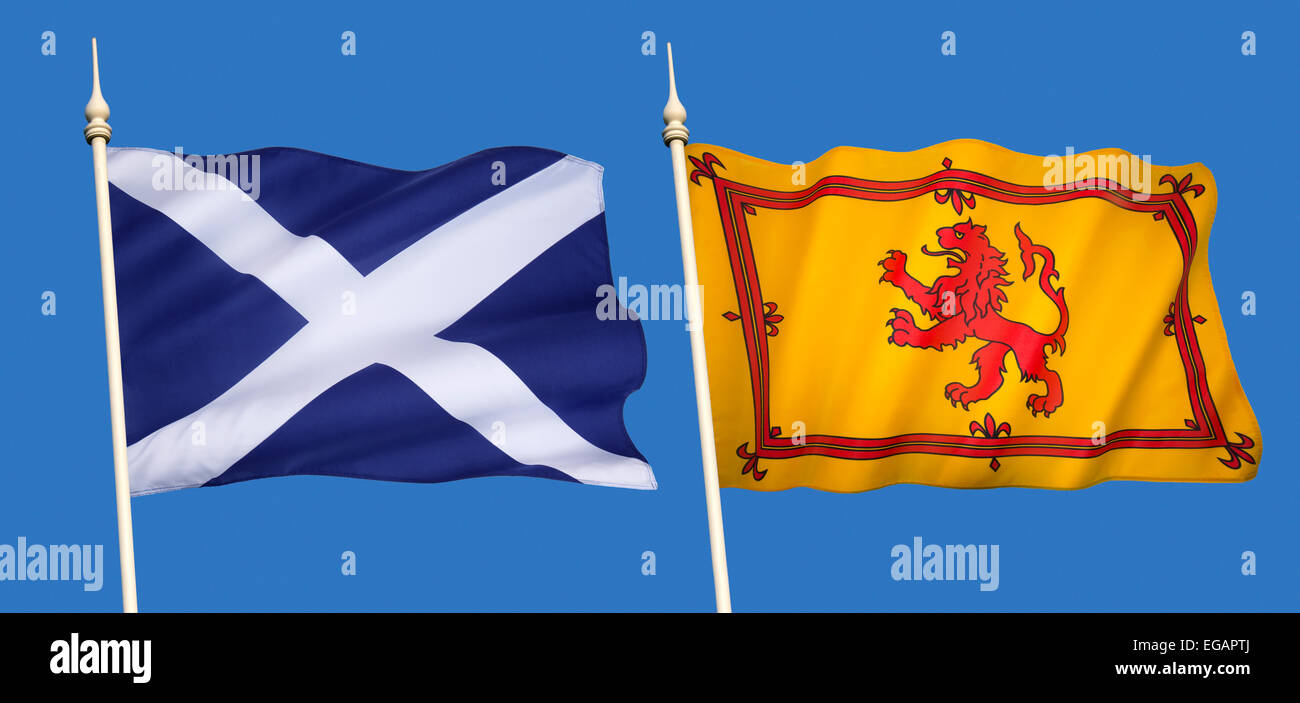 Le bandiere scozzesi - la bandiera nazionale (la) si intraversa e il leone rampante (Royal Standard della Scozia) Foto Stock