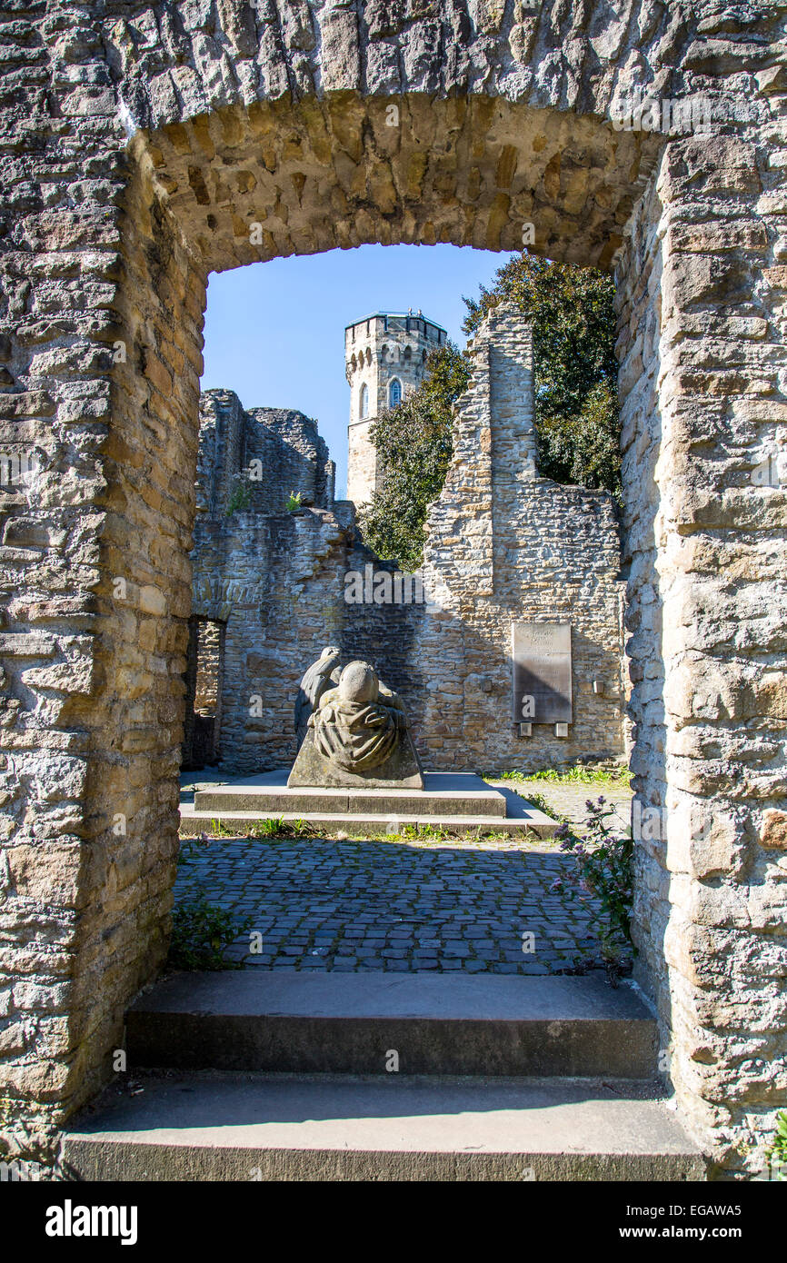 Le rovine del castello di Syburg, sul Hohensyburgstraße sopra il lago Hengstey, serbatoio der Ruhr, tra, Dortmund, Herdecke e ha Foto Stock