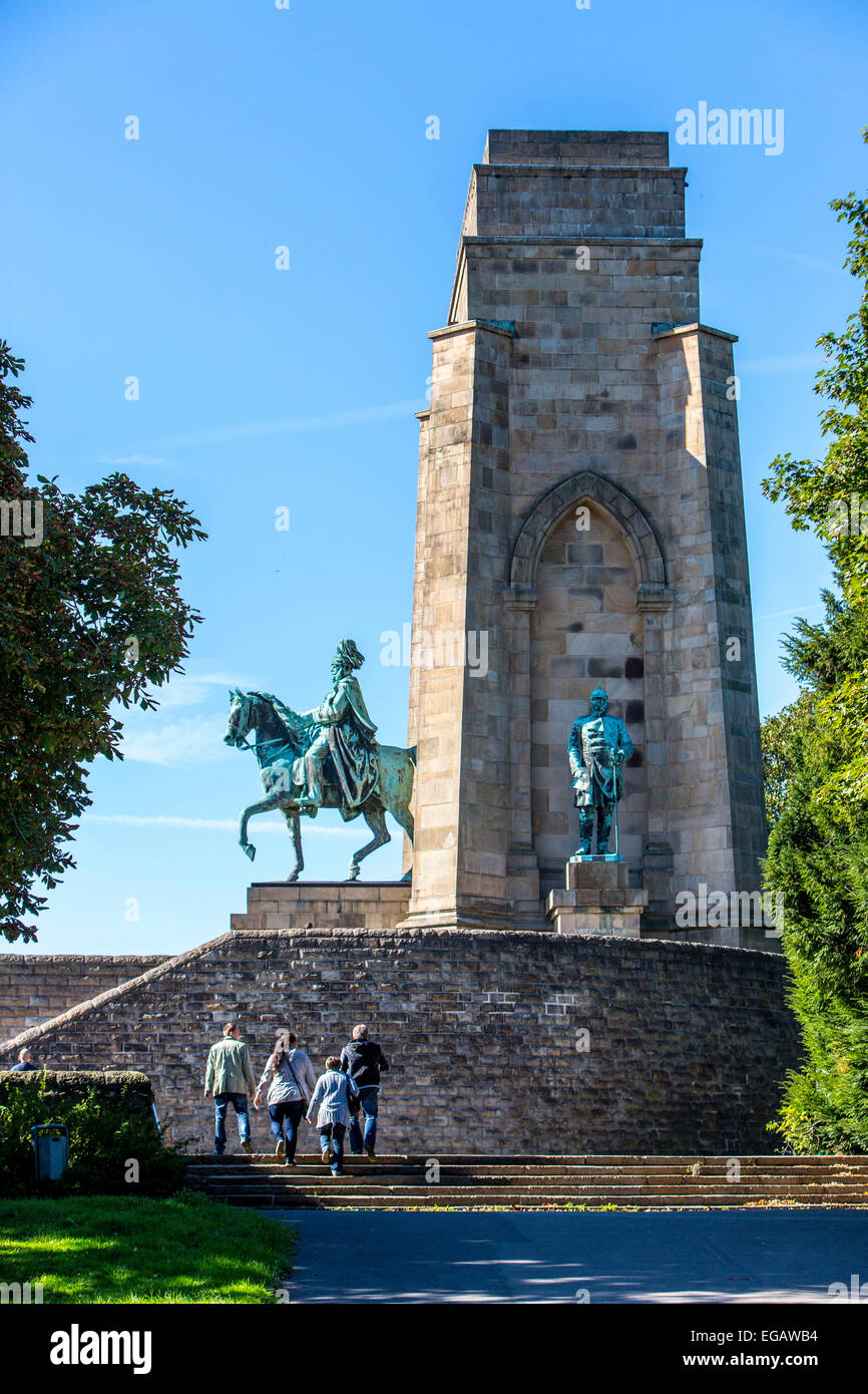 Kaiser Wilhelm Memorial sopra il lago Hengstey, serbatoio der Ruhr, tra, Dortmund, Herdecke e Hagen, sul Hohenyburg Foto Stock