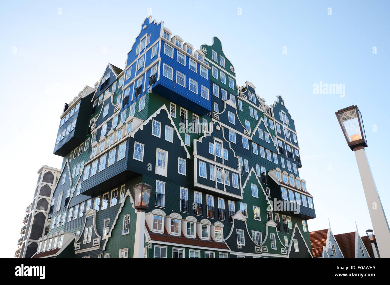 Architettura stravagante di Inntel Hotel a Zaandam, Paesi Bassi Foto Stock