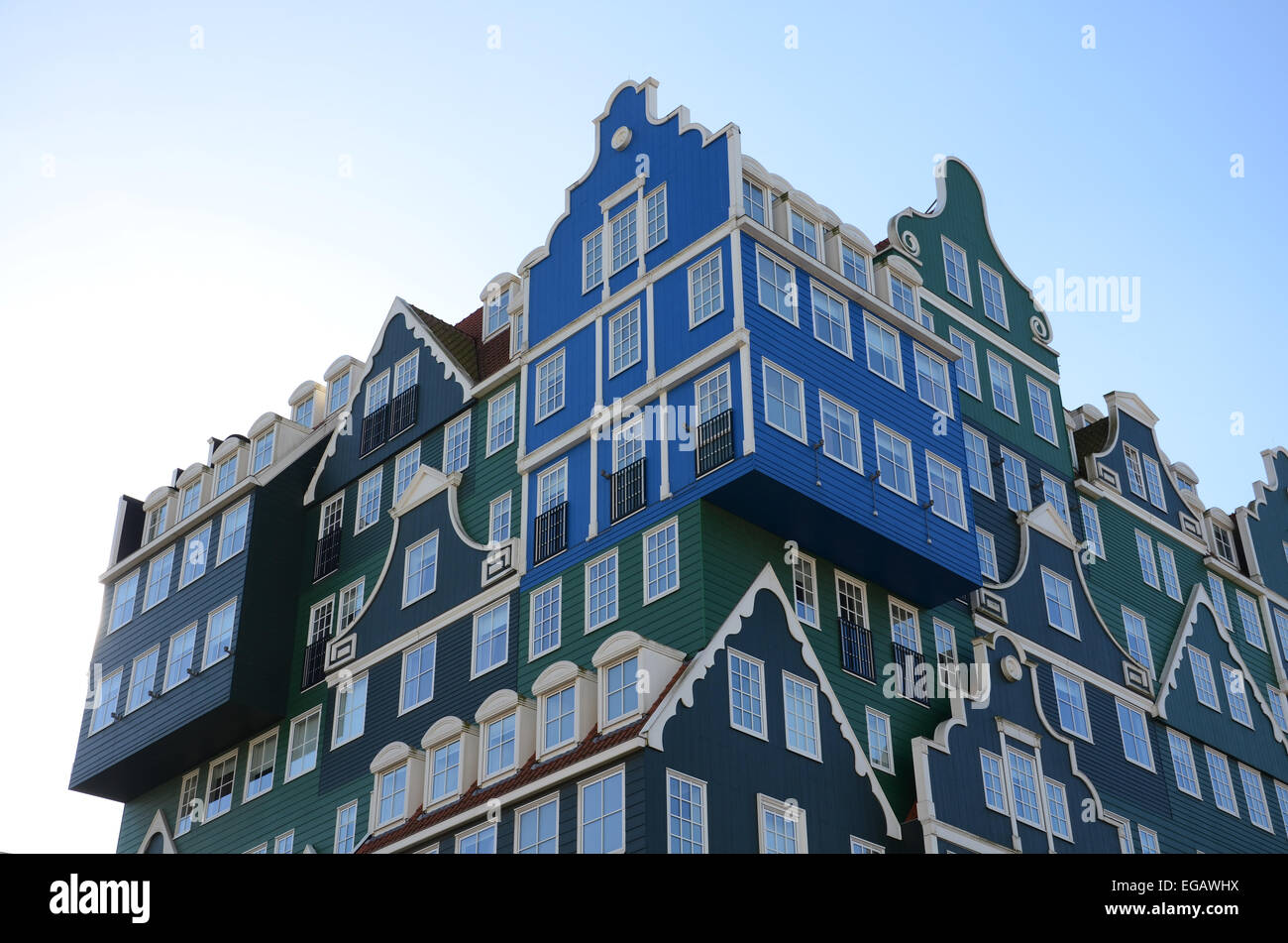 Architettura stravagante di Inntel Hotel a Zaandam, Paesi Bassi Foto Stock