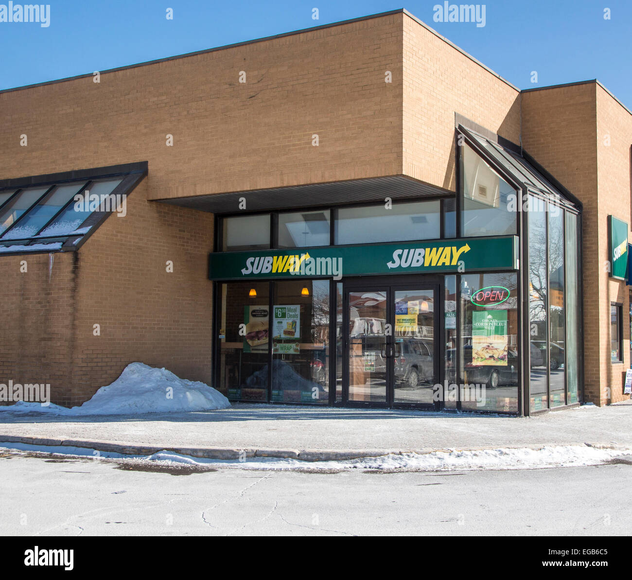 Il ristorante della metropolitana di Toronto Ontario in inverno. Foto Stock