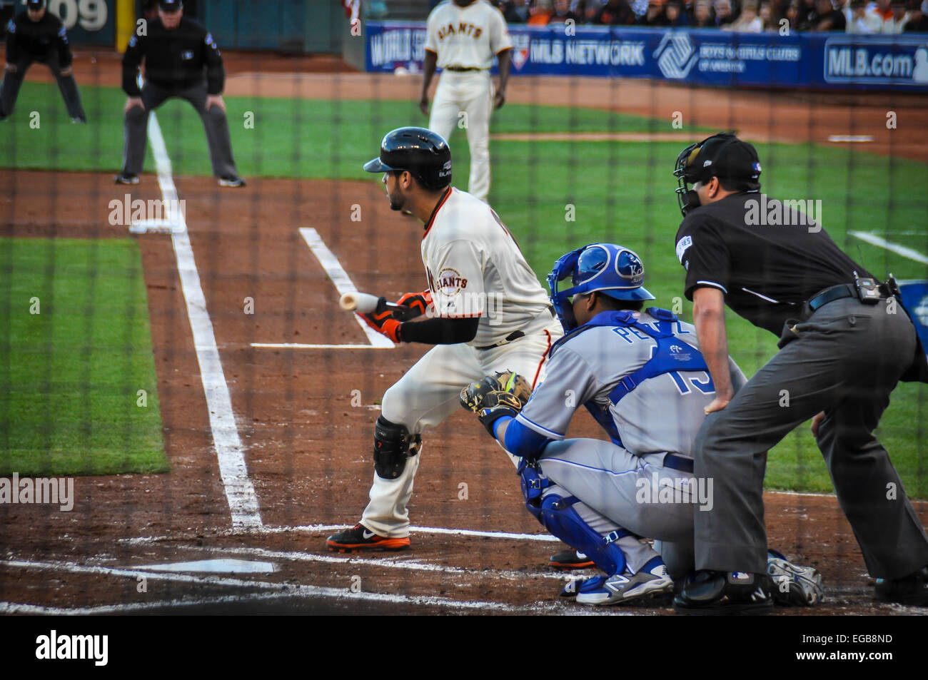 2014 World Series gioco tra i San Francisco Giants e il Kansas City Royals di AT&T Park. Gregor Blanco a bat. Foto Stock 2014 World Series gioco tra i San Francisco Giants e il Kansas City Royals di AT&T Park. Gregor Blanco a bat. Foto Stock
