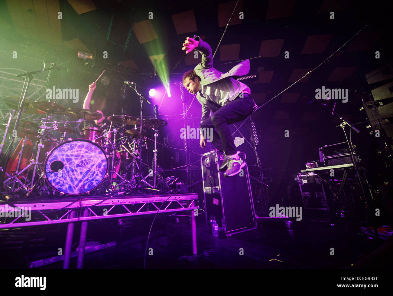 Rou Reynolds di Enter Shikari esegue sul palco a Barrowlands sala da ballo a febbraio 22, 2015. Credito: Sam Kovak/Alamy Live News Foto Stock