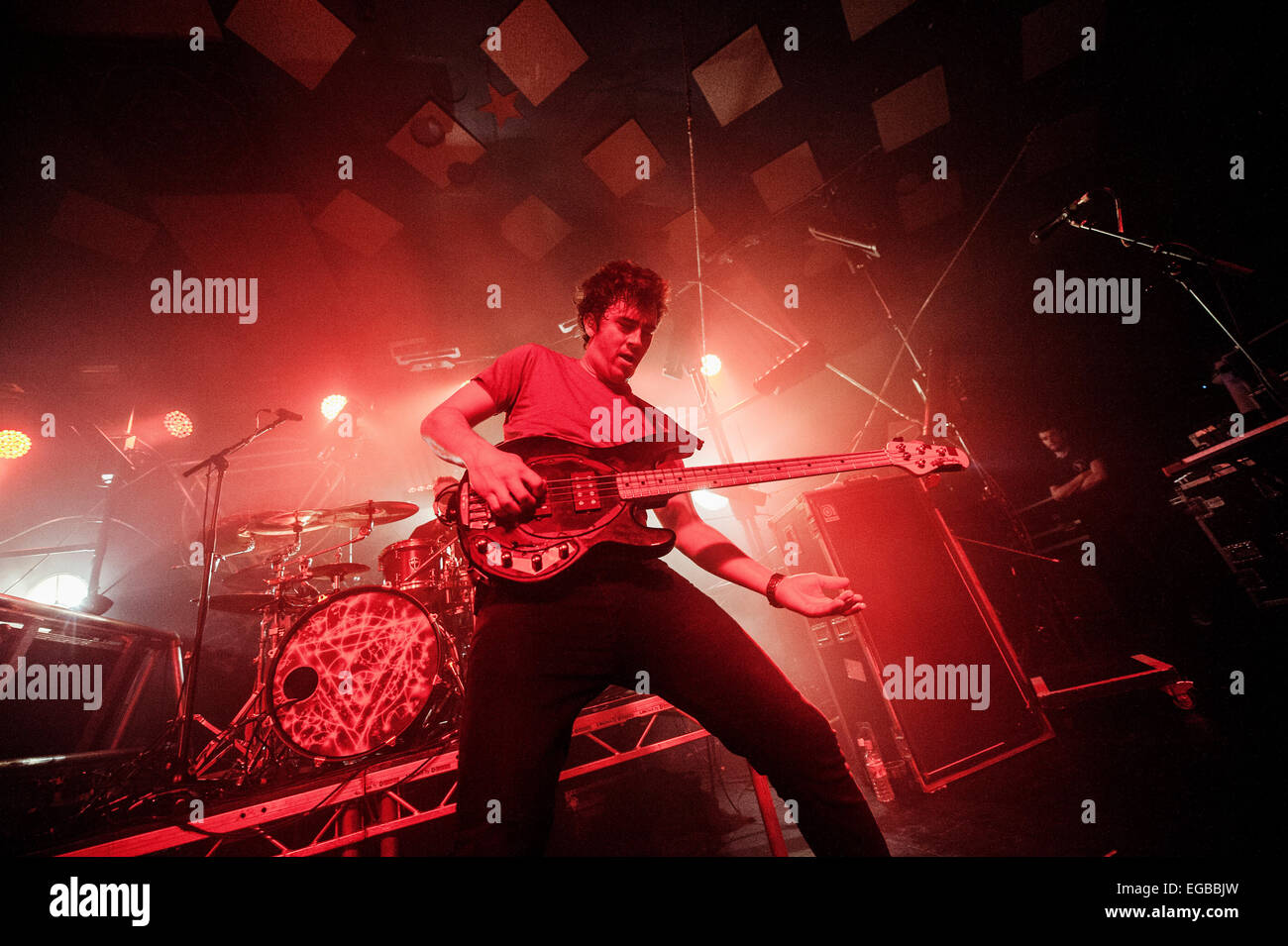 Rou Reynolds di Enter Shikari esegue sul palco a Barrowlands sala da ballo a febbraio 22, 2015. Credito: Sam Kovak/Alamy Live News Foto Stock