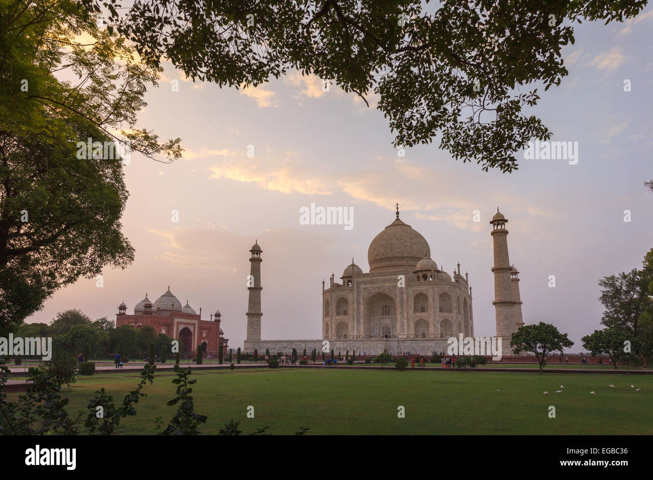 Una vista del Taj Mahal, è la più frequentata località nel mondo. Foto Stock