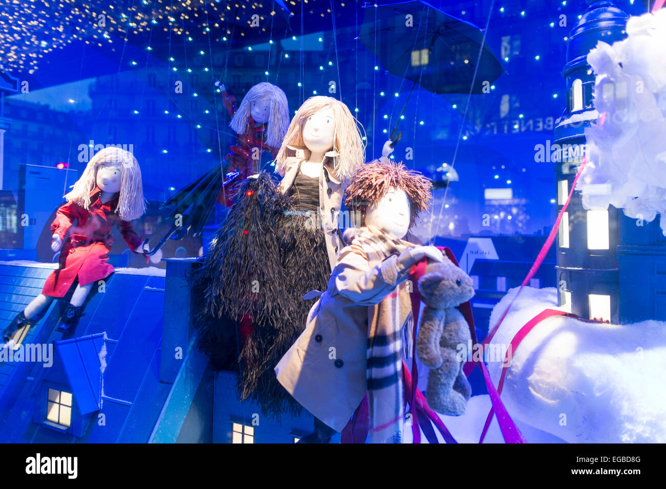Burberry a tema nella finestra di Natale decorazioni a Au Printemps, Parigi, Francia Foto Stock