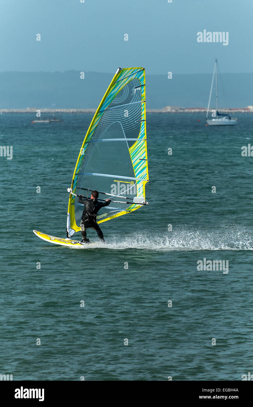 Wind surf nella Baia di Weymouth Dorset Foto Stock