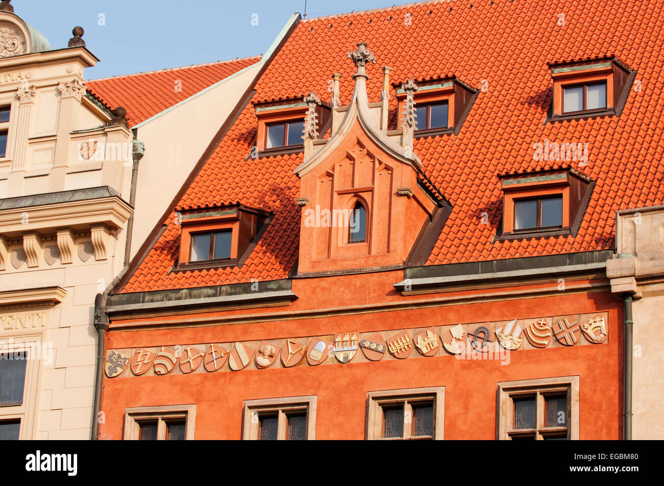 Edificio storico restaurato nel centro storico di Praga. Foto Stock