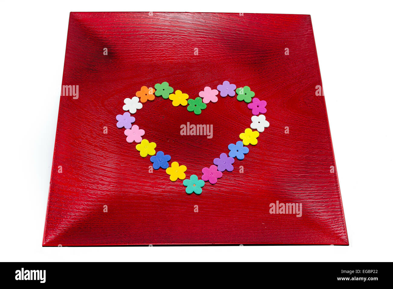 Fiori artificiali gemme disposte a forma di cuore Foto Stock