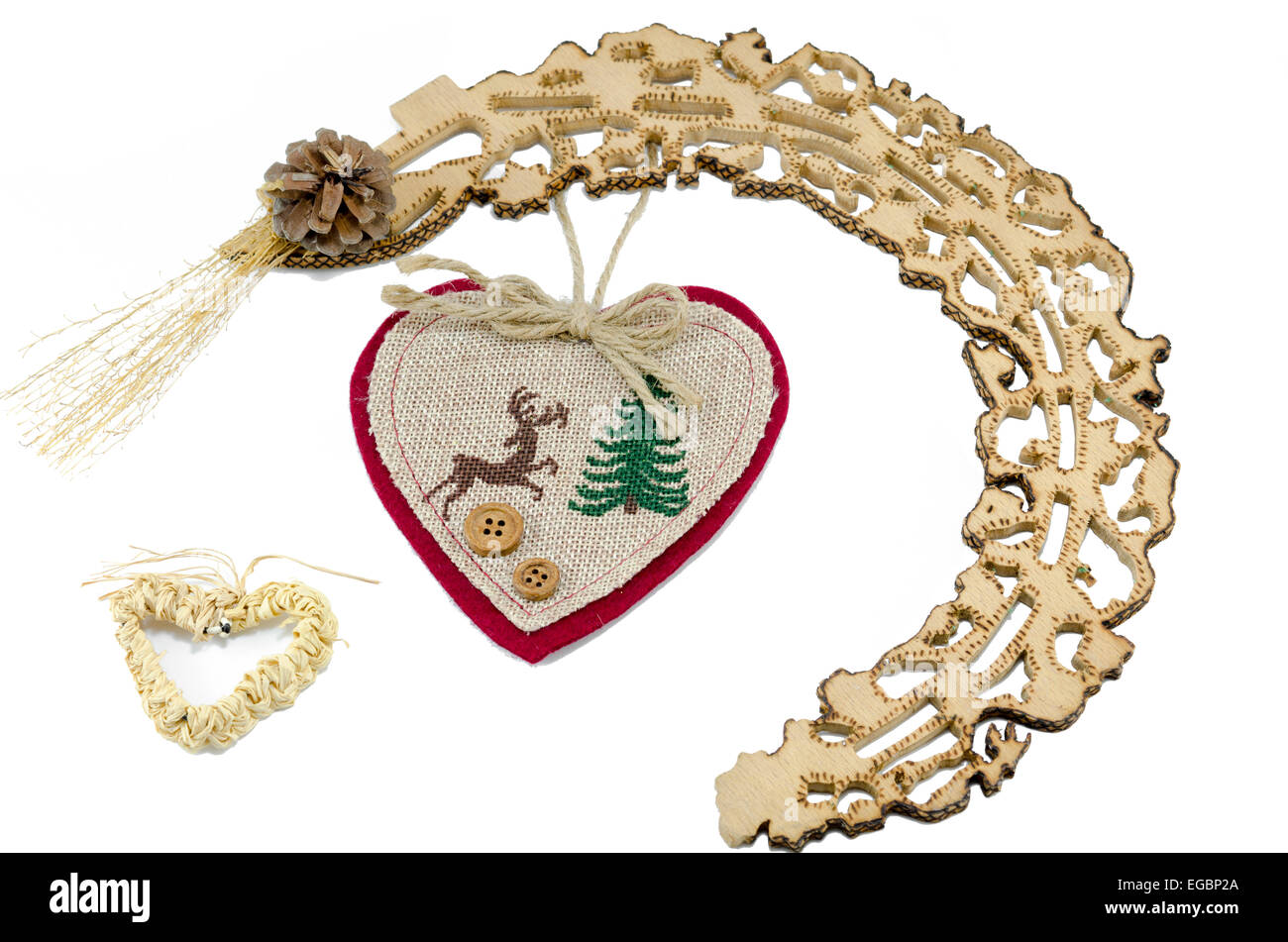 San Valentino cuori e lavori in legno isolato su bianco Foto Stock