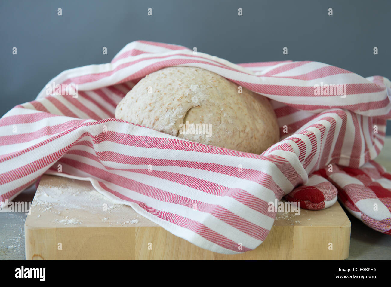 Aumento di pasta di pane a forma di sfera Foto Stock