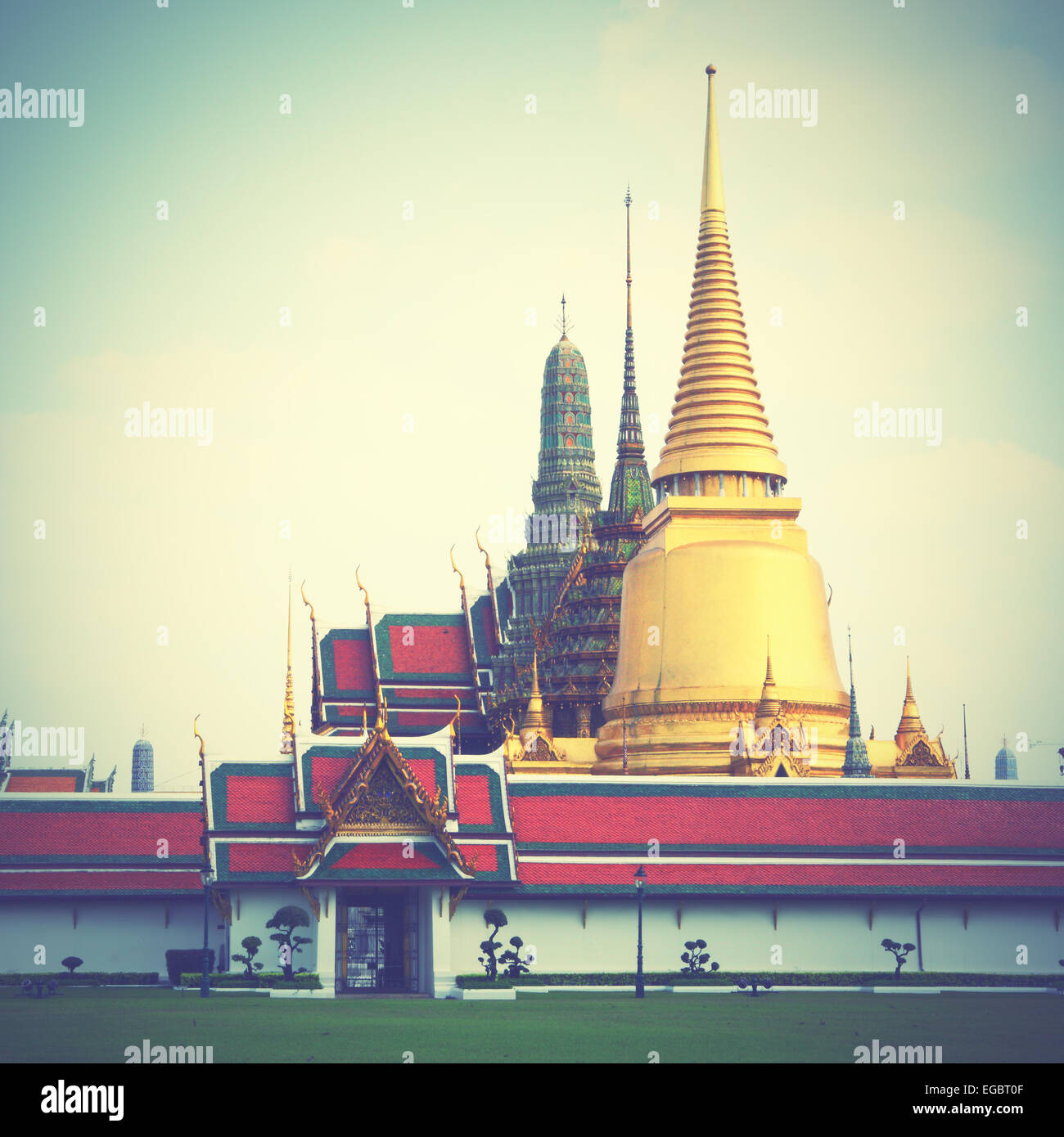 Il Wat Phra Kaeo tempio a Bangkok, in Thailandia. In stile retrò tonica immagine Foto Stock