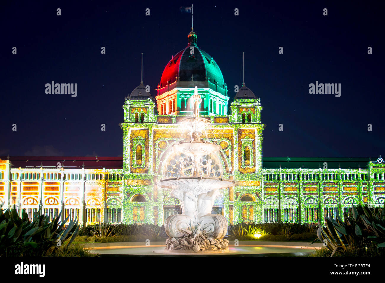 Melbourne, Australia - 21 febbraio - Il Royal Exhibition Buildings illuminato per la Notte Bianca il 21 febbraio 2015. Foto Stock