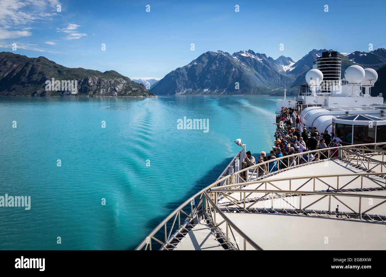 La nave di crociera avvicinando Glacier Bay, Alaska, Stati Uniti d'America, America del Nord. Foto Stock