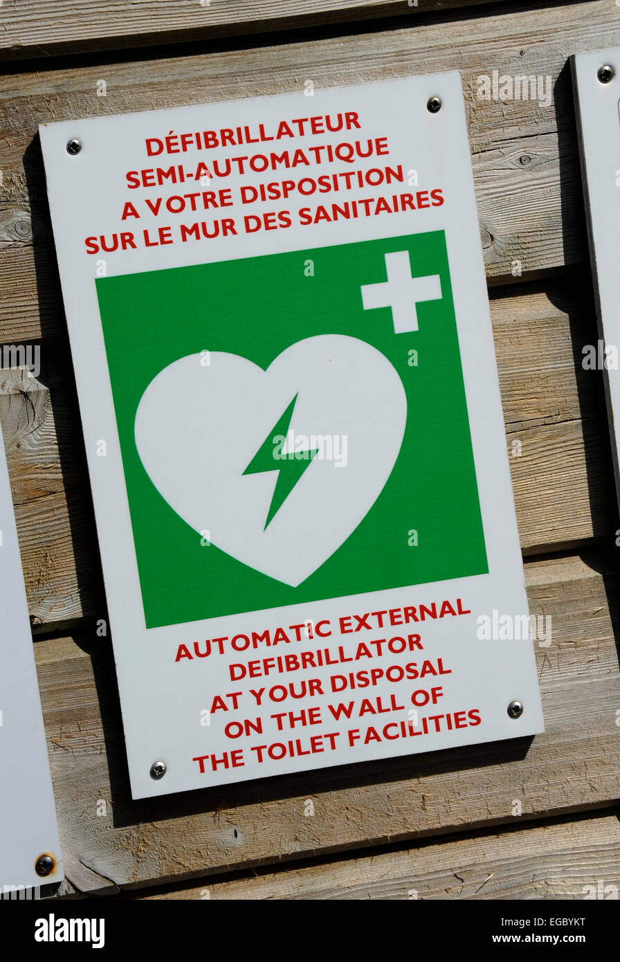 Defibrillatore semiautomatico,Saint-Quay-Portrieux,porto,Cotes-d'Armor,Bretagne,Brittany,Francia Foto Stock