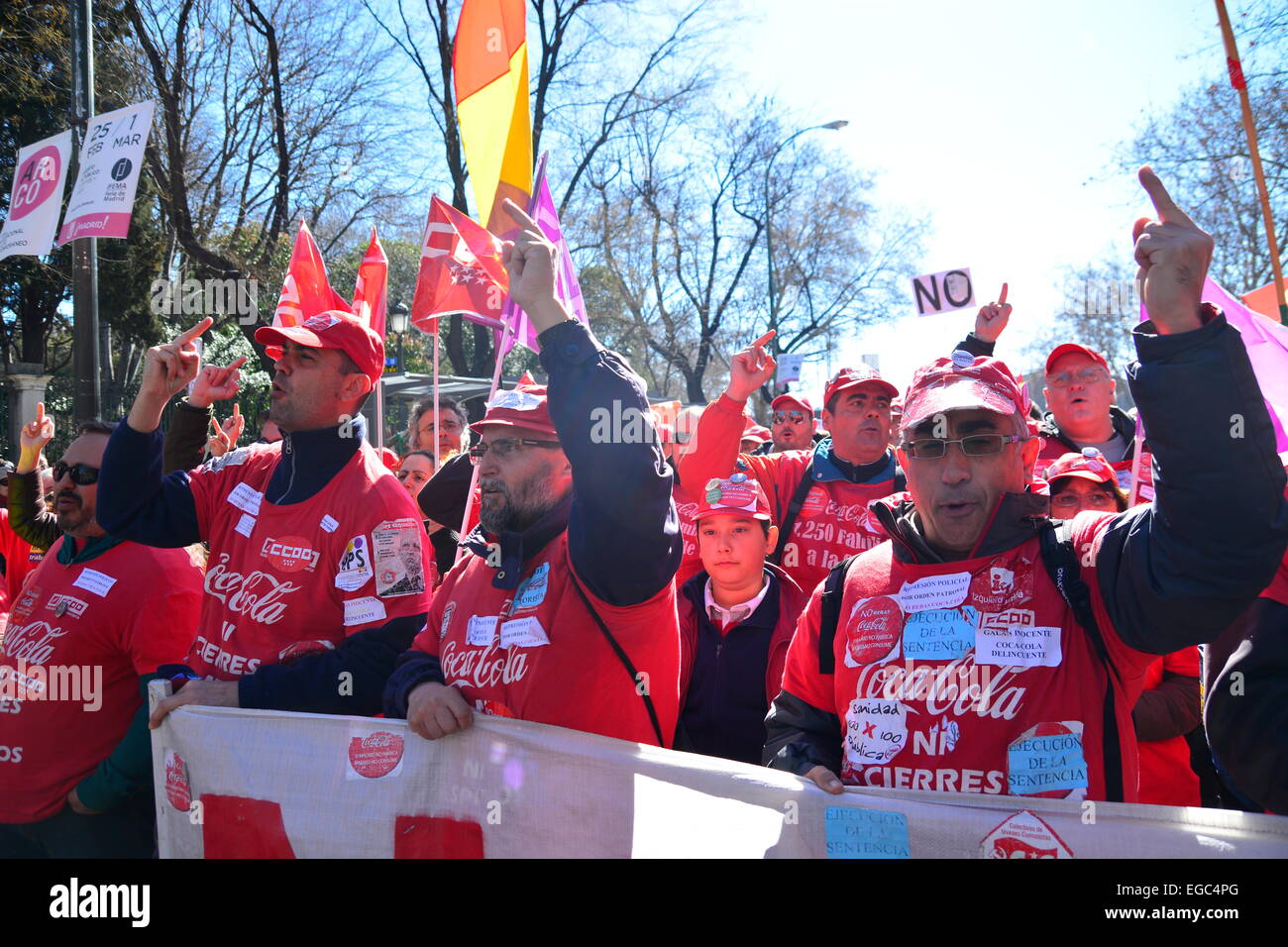 Coca Cola lavoratori protesta contro la chiusura di un impianto a Fuenlabrada, nel corso di una manifestazione a Madrid. 22nd, febbraio 2015. Spagna. Credito: Marcos del Mazo/Alamy Live News Foto Stock