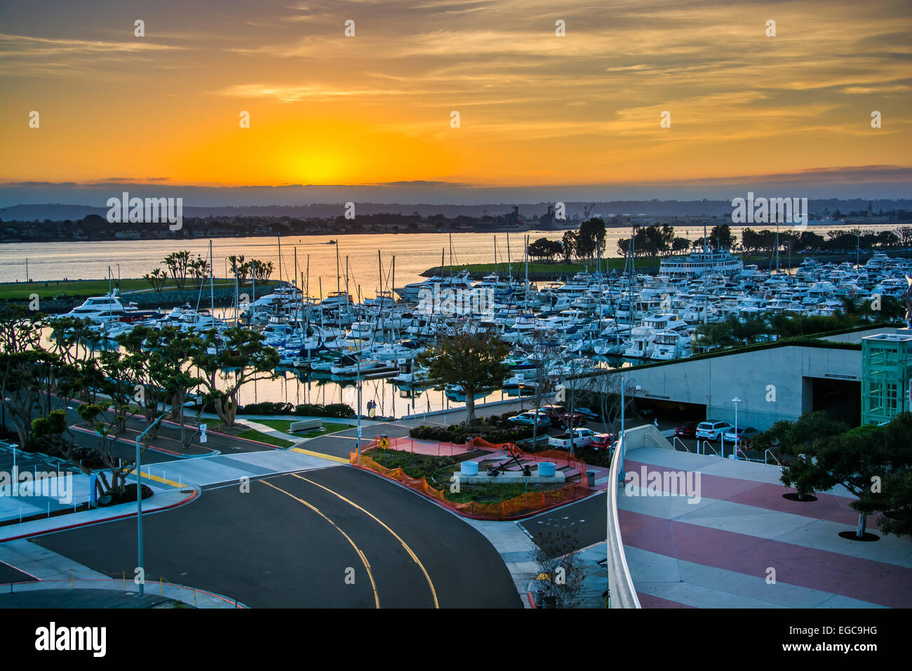 Tramonto sull'Embarcadero a San Diego, California. Foto Stock