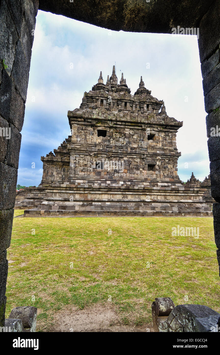 Sul lato sud, c'è il Candi Plaosan Kidul che dispone di 5 metro di altezza strutturato da quadrato nero pietra, sembra pesante e forte. Foto Stock