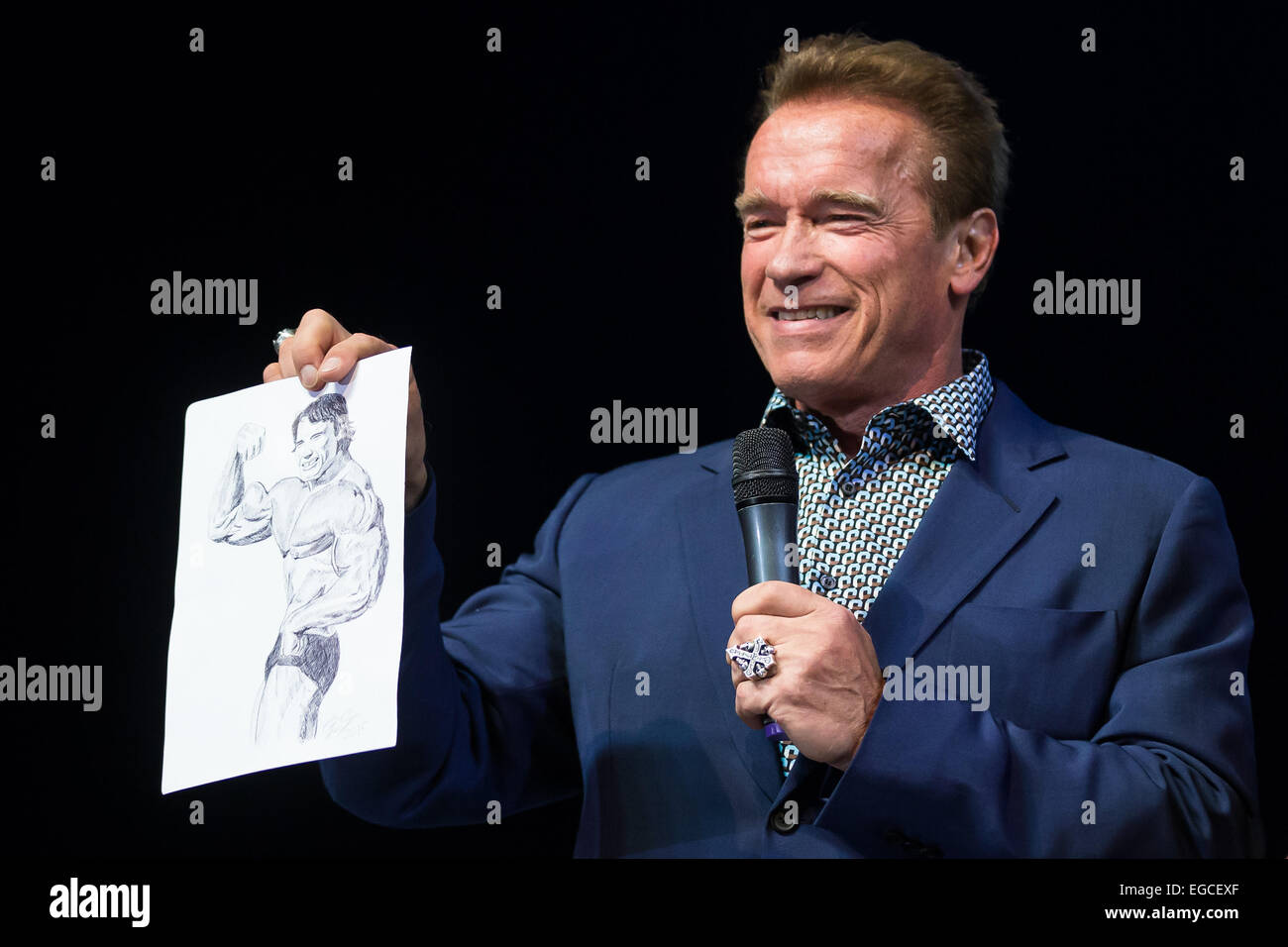 Budapest. Il 22 febbraio, 2015. Noi attore ed ex governatore della California Arnold Schwarzenegger offre un discorso in occasione di un evento a Budapest, in Ungheria il 22 febbraio, 2015. Credito: Attila Volgyi/Xinhua/Alamy Live News Foto Stock