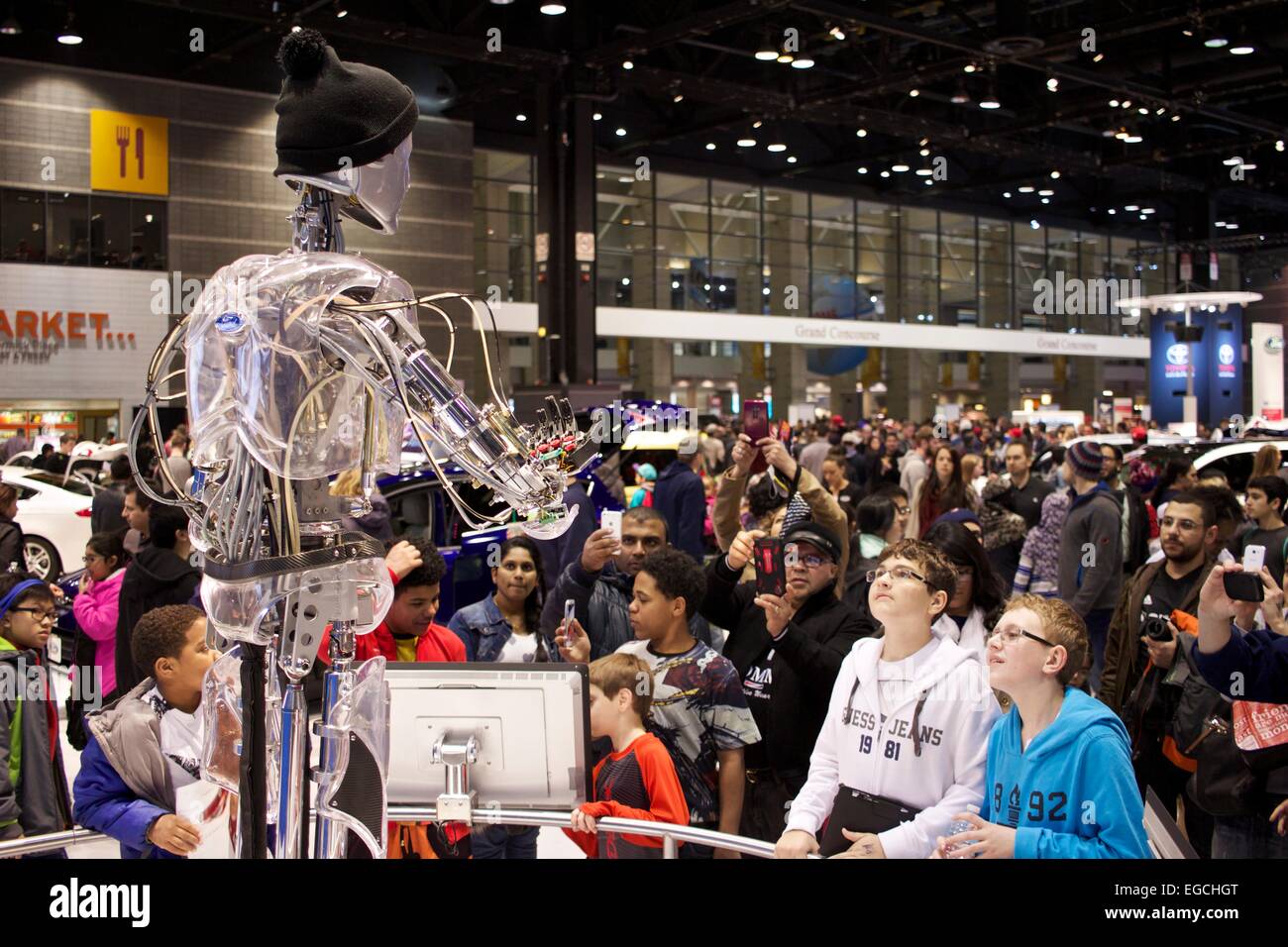 Robot a conversare con la folla. Ford presentano, Chicago Auto Show 2015 Foto Stock