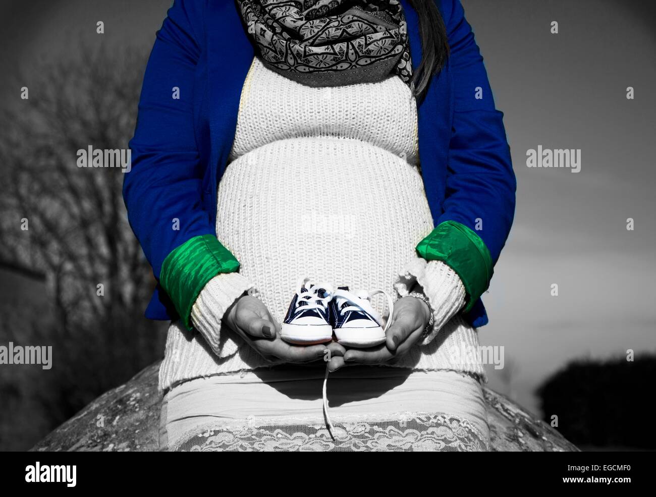 Scarpe da bambino incinta immagini e fotografie stock ad alta
