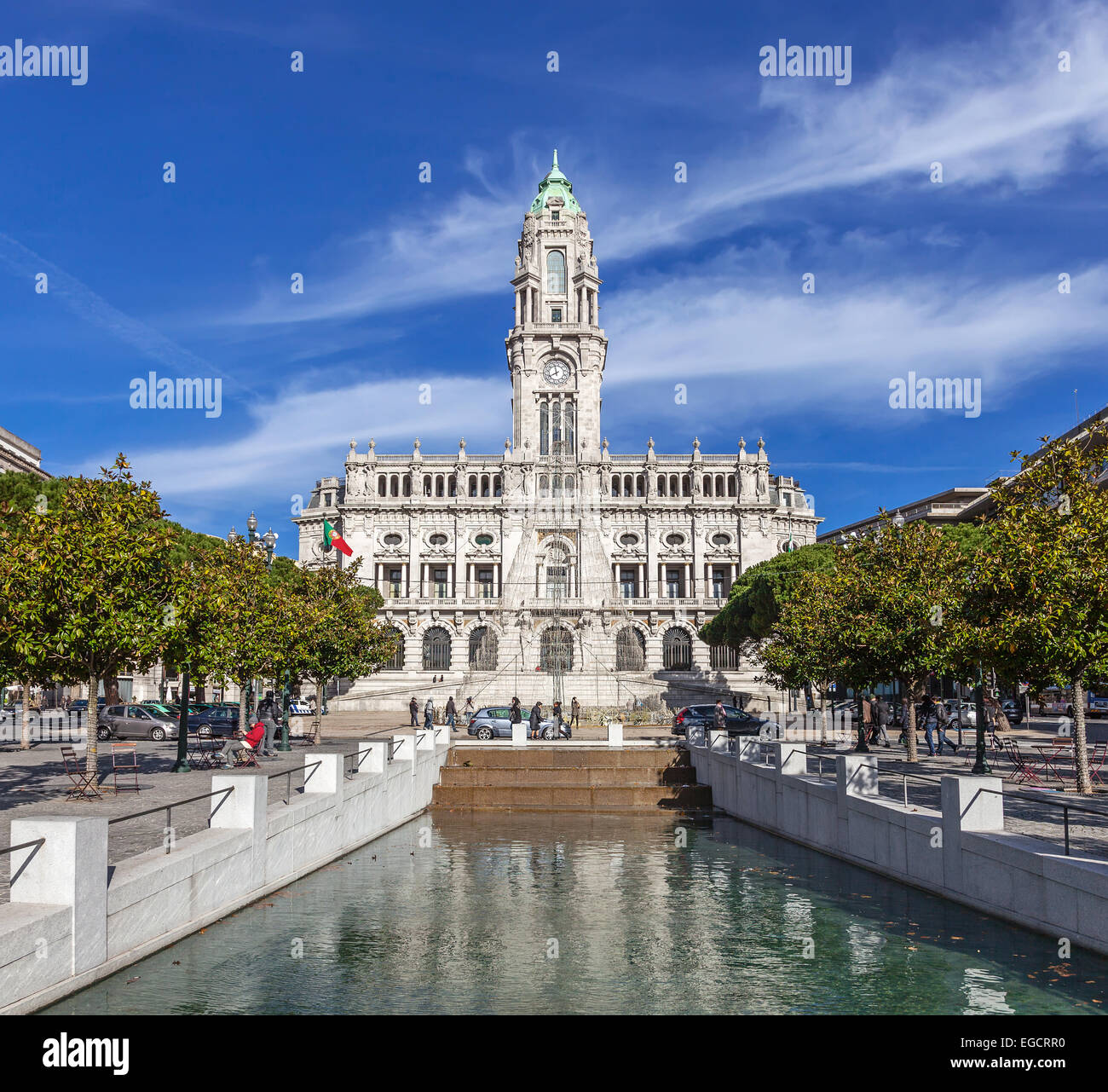 Porto, Portogallo. Dicembre 29, 2014: il Municipio di Porto situato nella parte superiore della Aliados Avenue Foto Stock