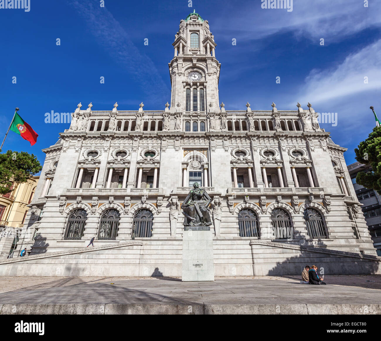 Il Municipio di Porto situato nella parte superiore della Aliados Avenue Foto Stock