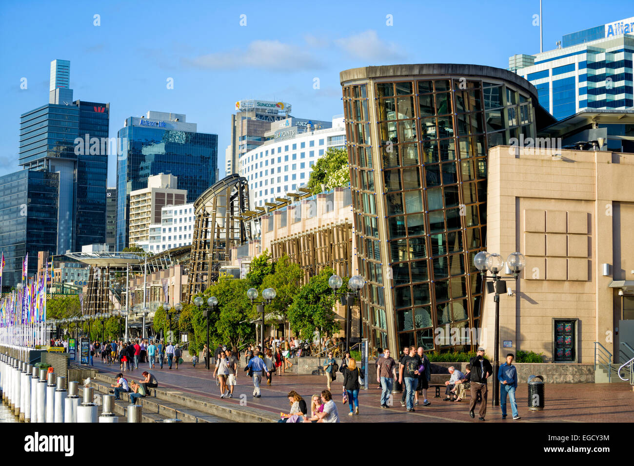 Darling Harbour (porto), Sydney, molto popolare attrazione turistica; [turismo; destinazione; Australia; australiana; architettura contemporanea; moderno] Foto Stock