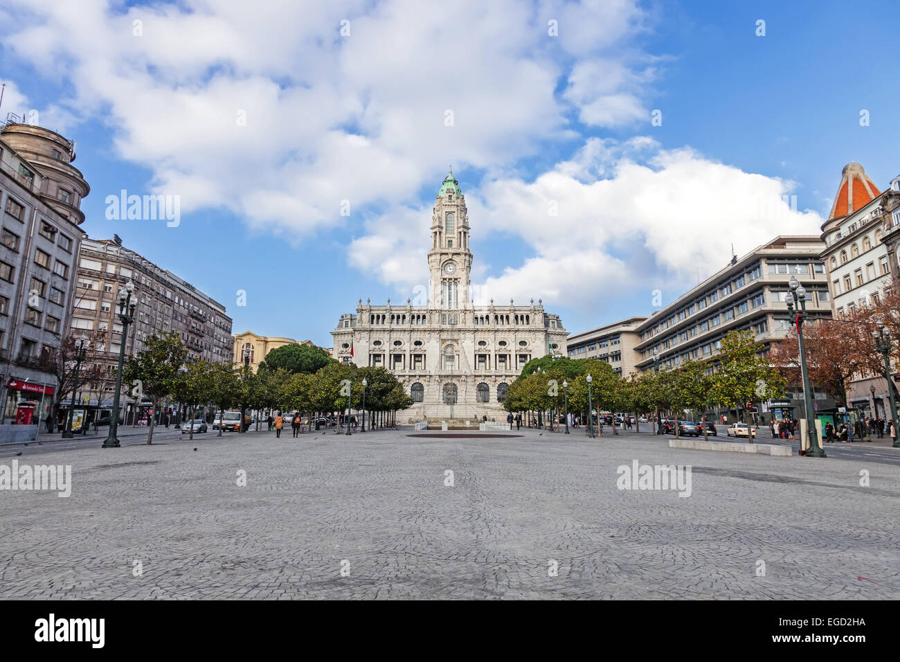 Porto, Portogallo. Dicembre 29, 2014: il Municipio di Porto situato nella parte superiore della Aliados Avenue Foto Stock