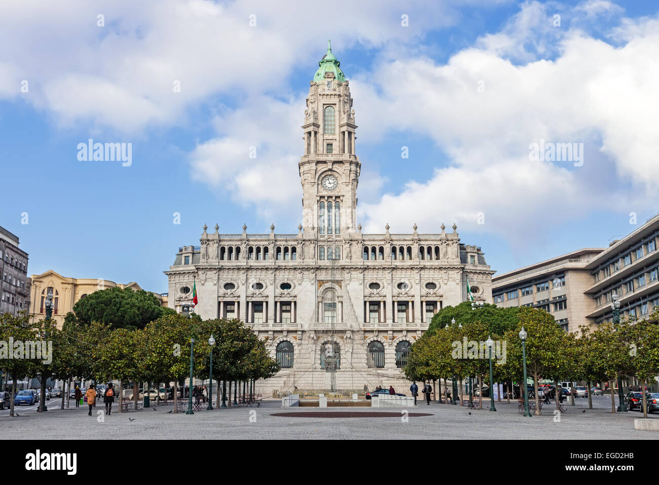 Porto, Portogallo. Dicembre 29, 2014: il Municipio di Porto situato nella parte superiore della Aliados Avenue Foto Stock