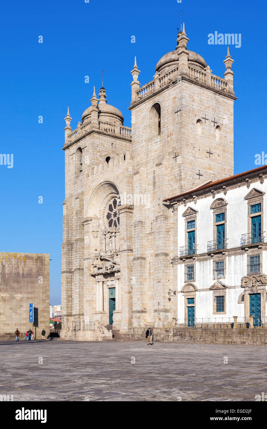Porto, Portogallo. Cattedrale di Porto o Sé Catedral do Porto. In stile romanico e gotico. Patrimonio Mondiale dell Unesco Foto Stock